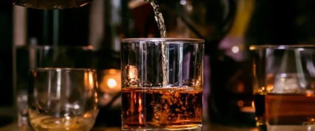 Ile gram alkoholu w kieliszku wódki? Zaskakujące fakty, które musisz znać Ile gram alkoholu w kieliszku wódki? Zaskakujące fakty, które musisz znać